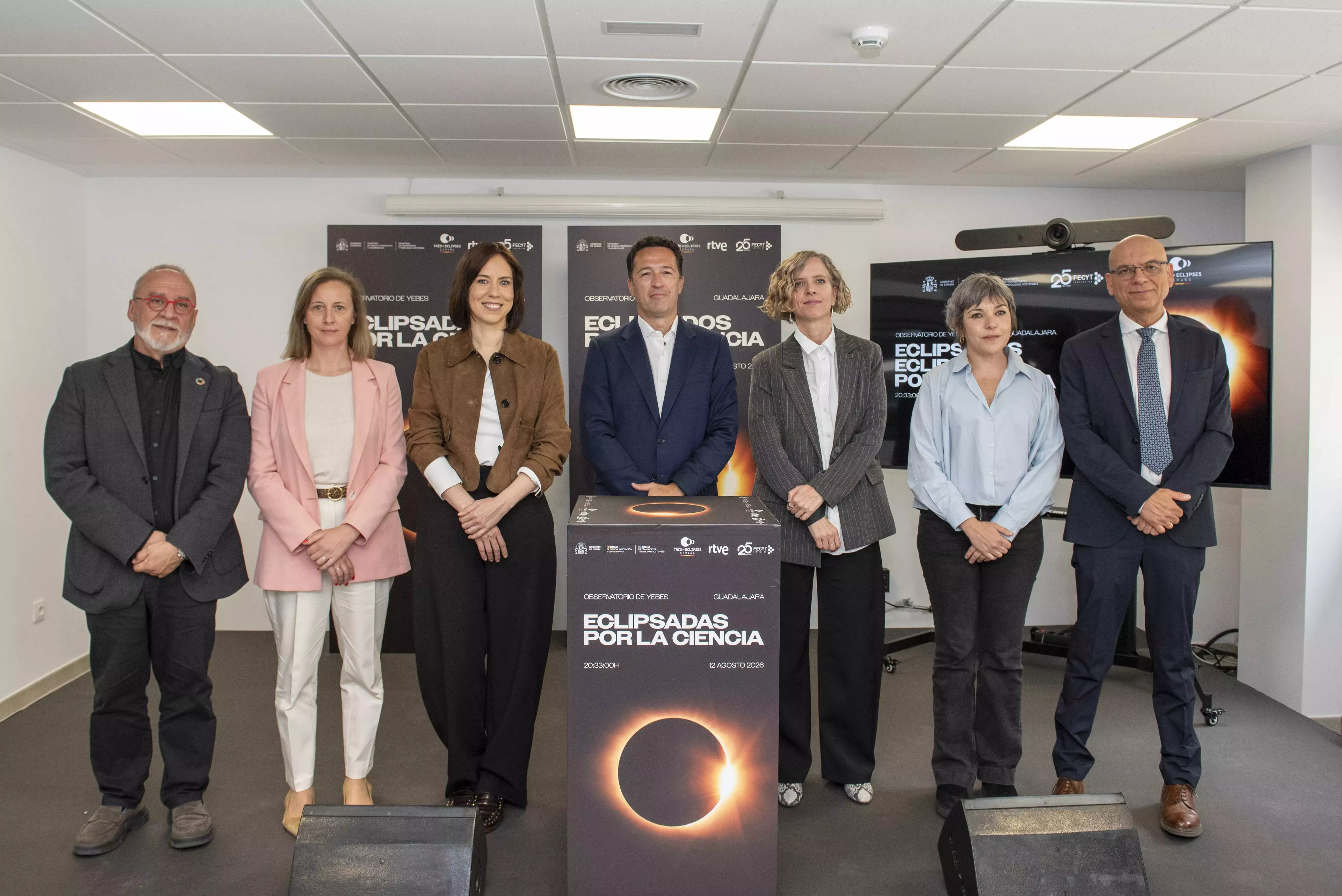 directora del Instituto Geográfico Nacional (IGN), Laura Barbas, la directora de la Fundación Española para la Ciencia y la Tecnología (FECYT), Izaskun Lacunza, y Jacob Petrus, y que ha conducido la periodista y divulgadora científica, directora del Science Media Centre España, Pampa García Molina.
